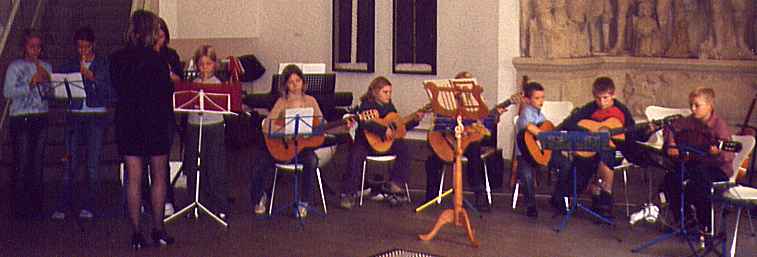 Christel mit ihrer Musikgruppe